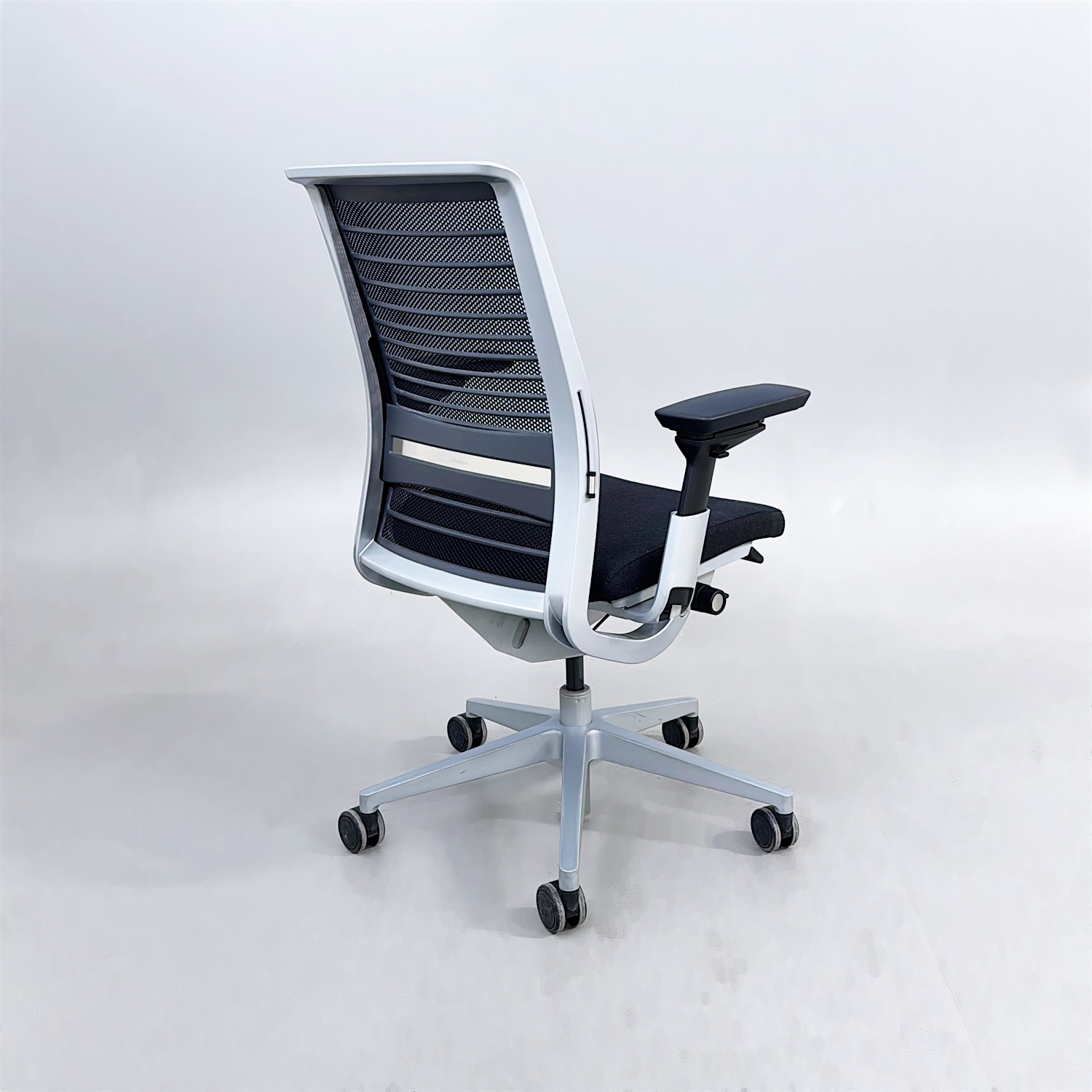 Galleribild #3 för Kontorsstol Think