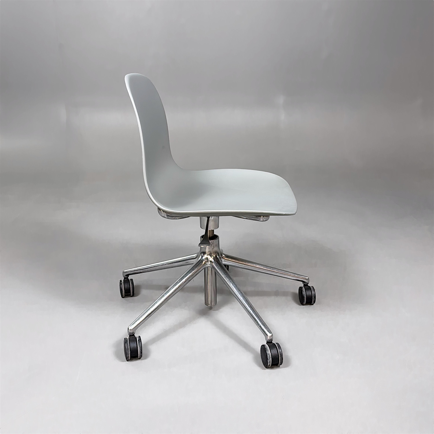 Galleribild #3 för Konferensstol Form chair