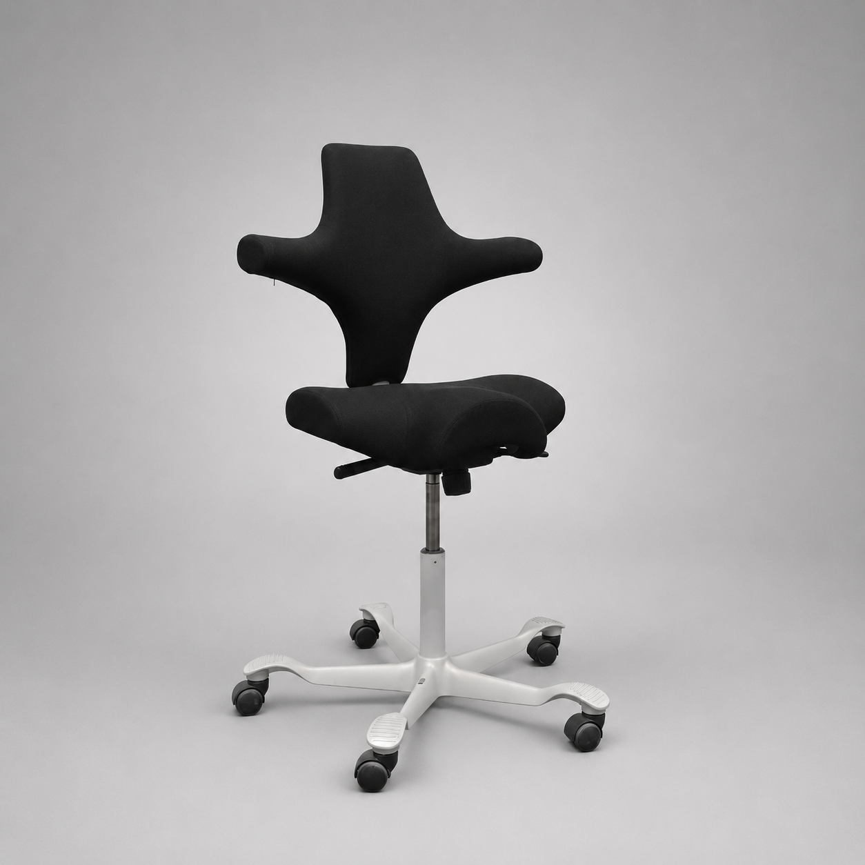 Sadelstol Capisco 8106 - omklädd