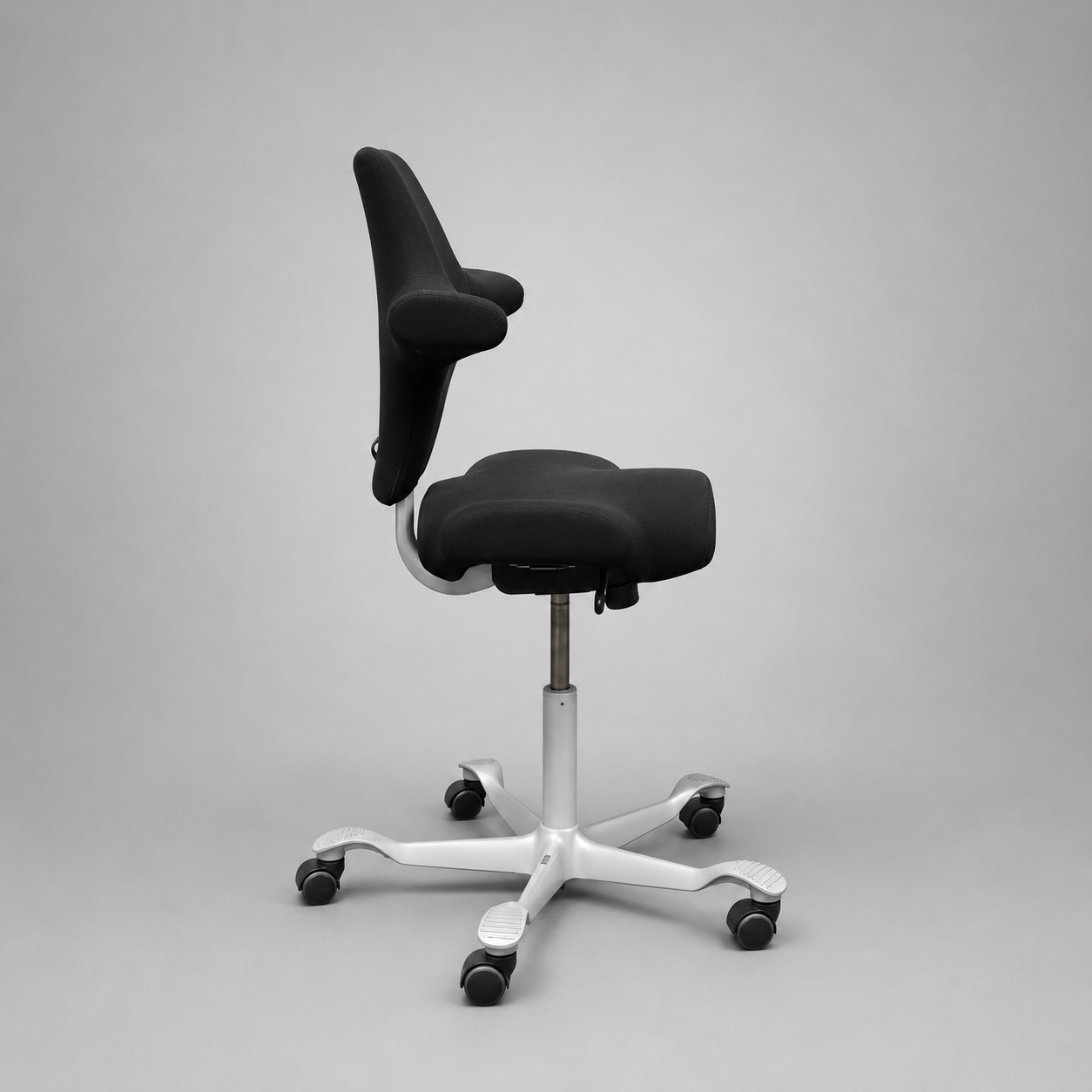 Galleribild #2 för Sadelstol Capisco 8106 – omklädd