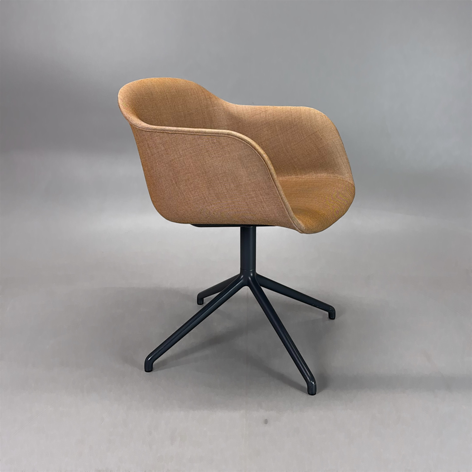 Huvudbild för Konferensstol Fiber Armchair