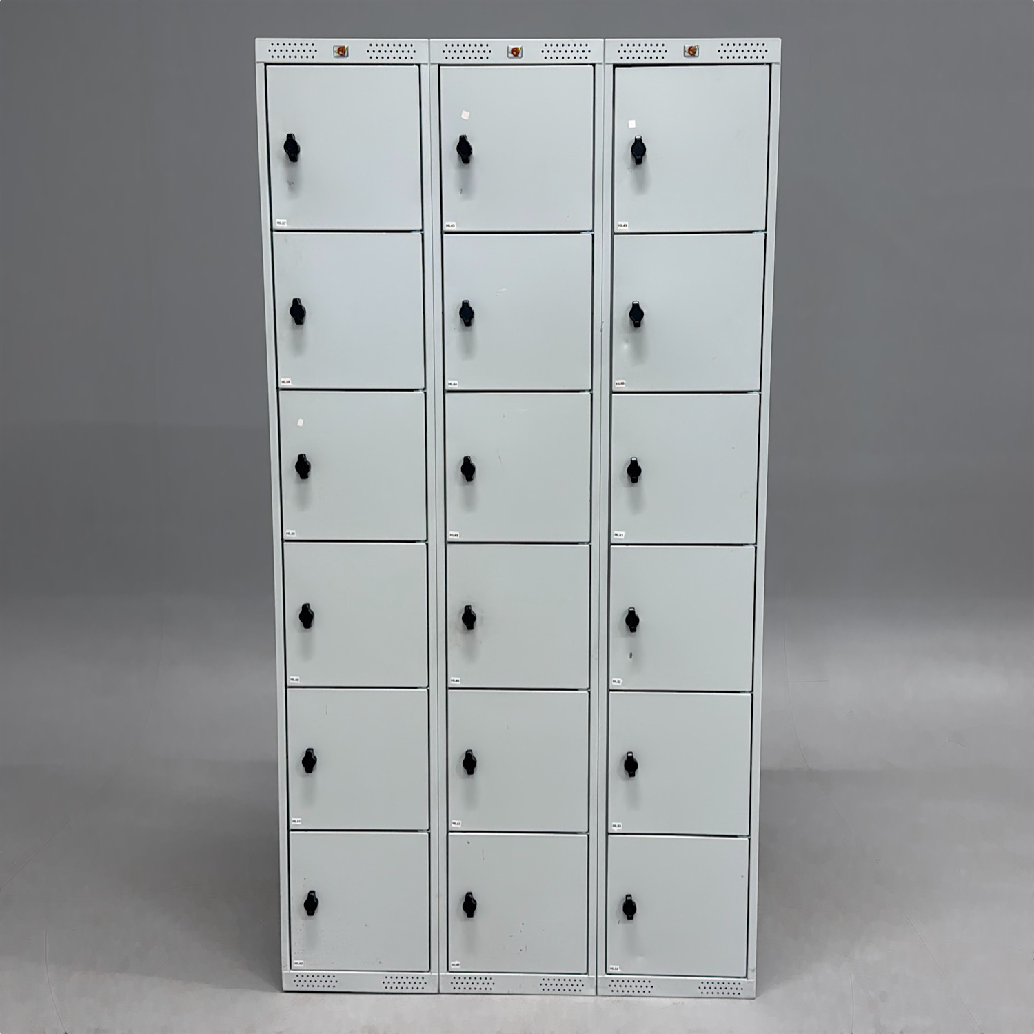 Galleribild #1 för Personalskåp 18 luckor