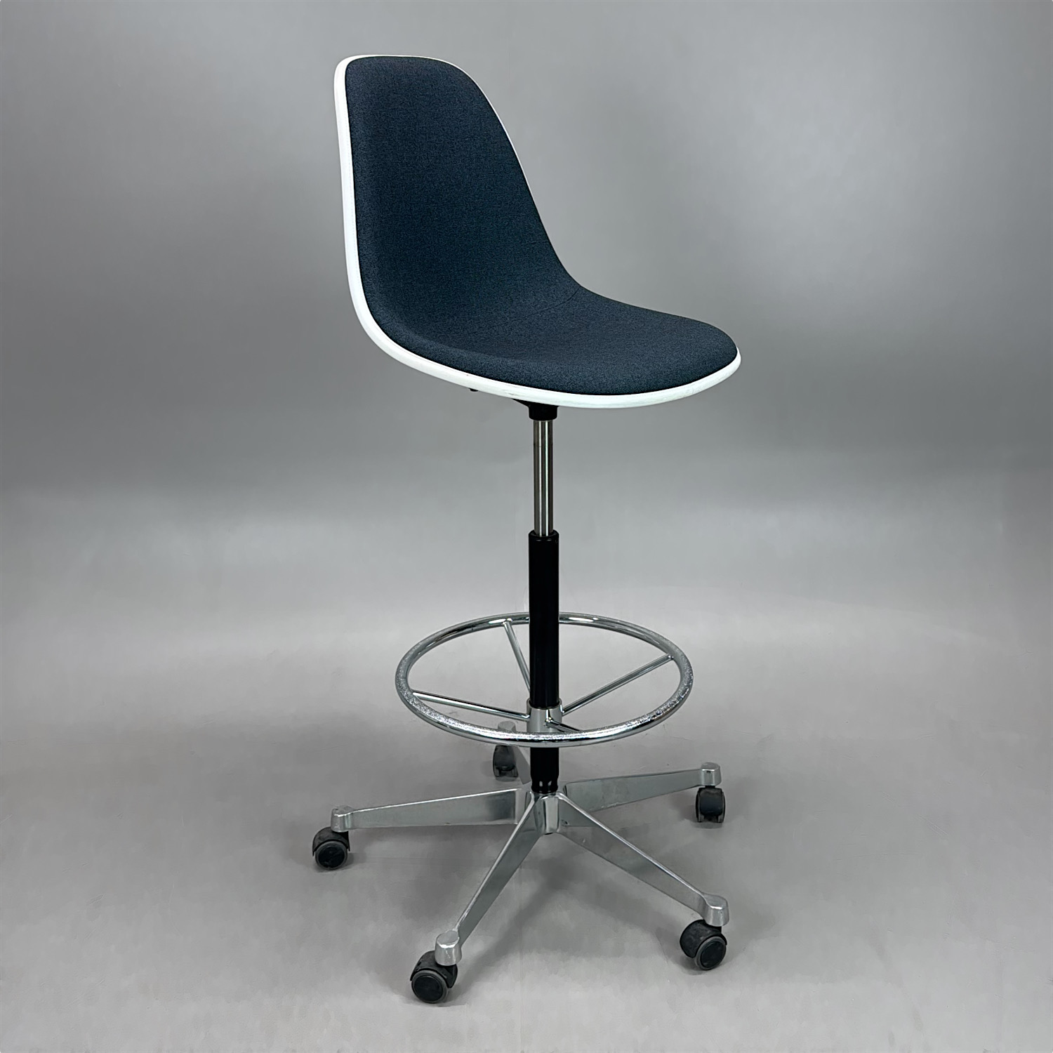 Konferensstol Eames Plastic Side Chair PSCC