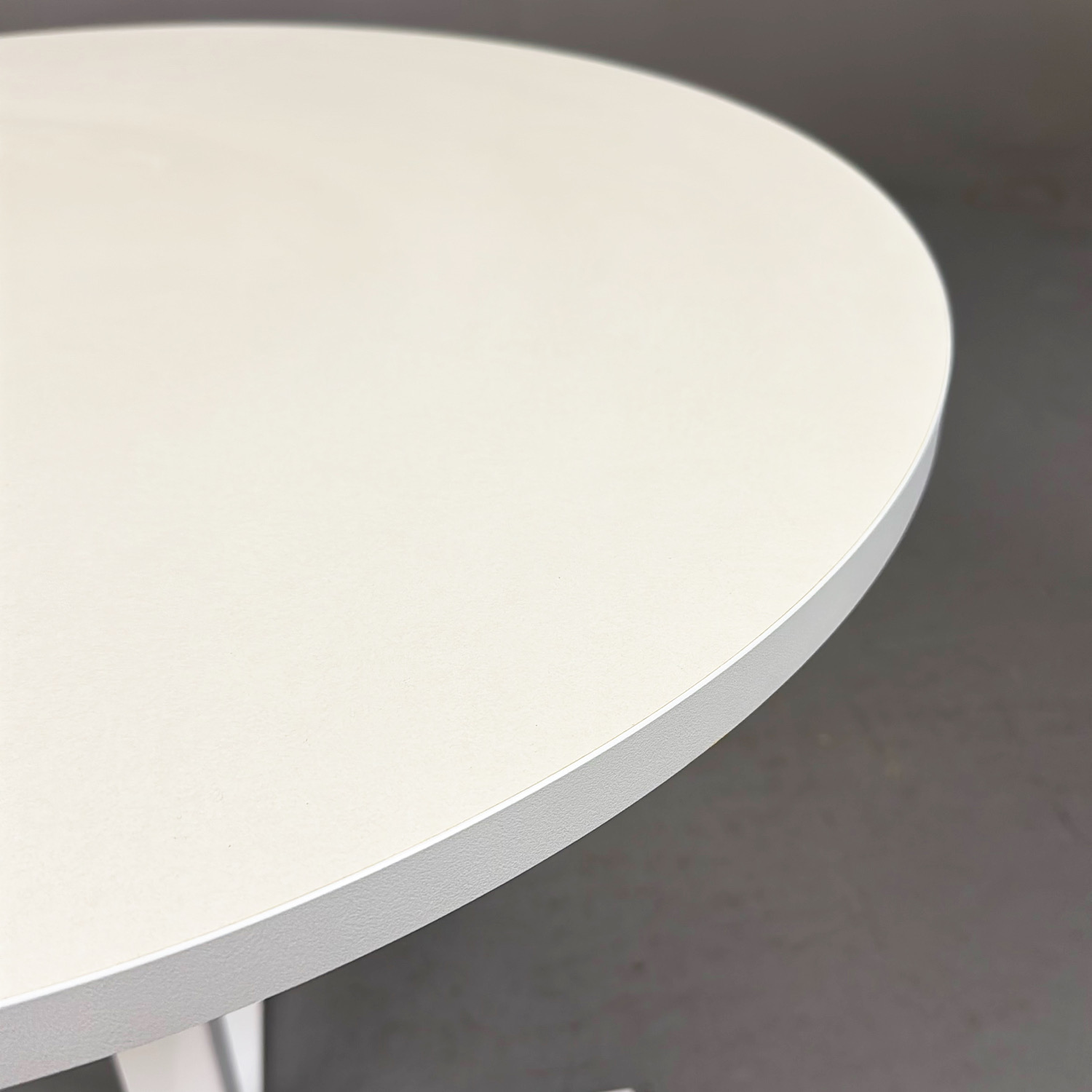 Galleribild #2 för Höj- och sänkbart bord Ø700mm
