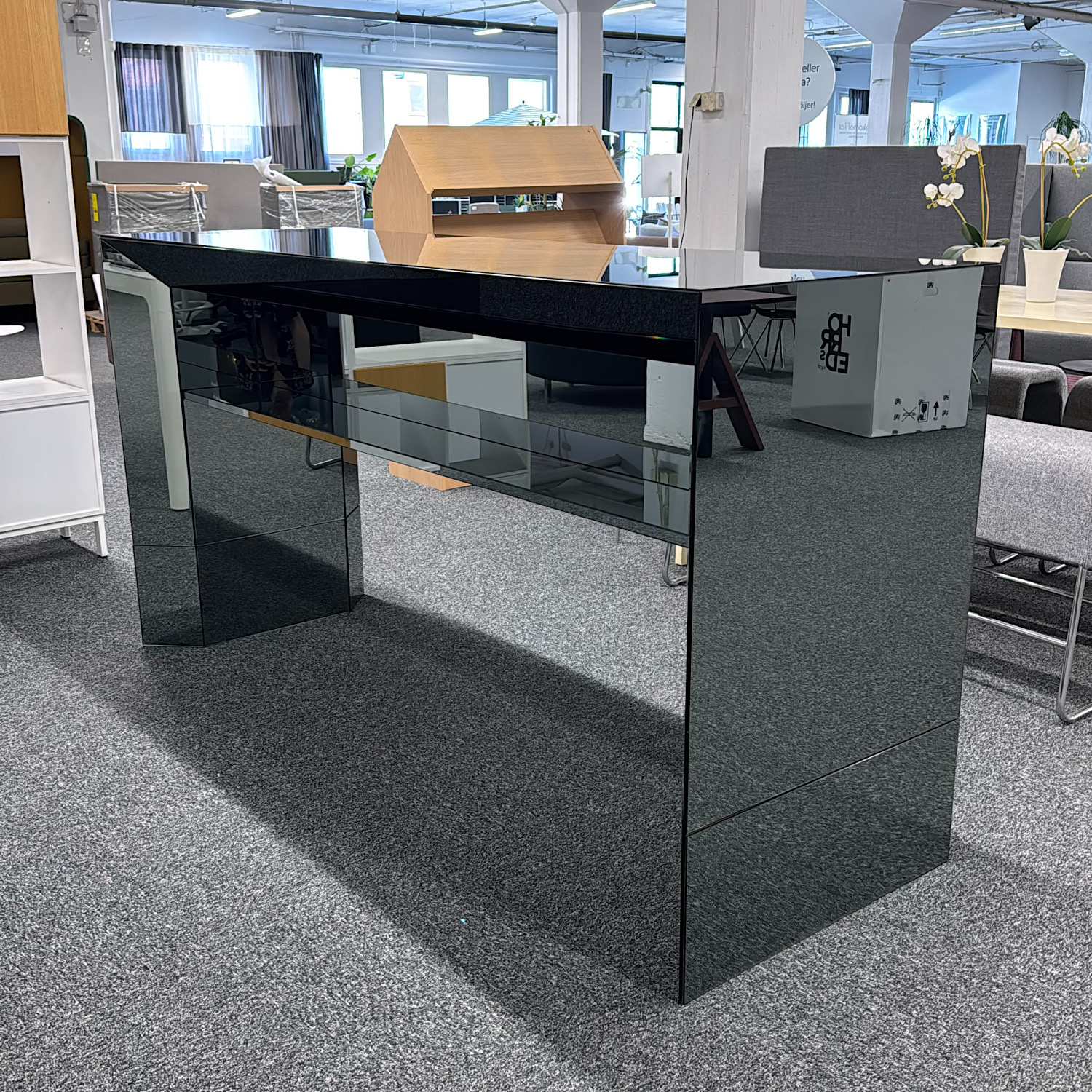Galleribild #1 för Receptionsdisk 2100mm