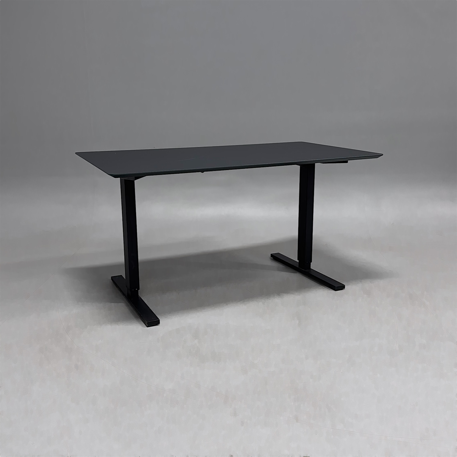 Höj- och sänkbart skrivbord 1445mm