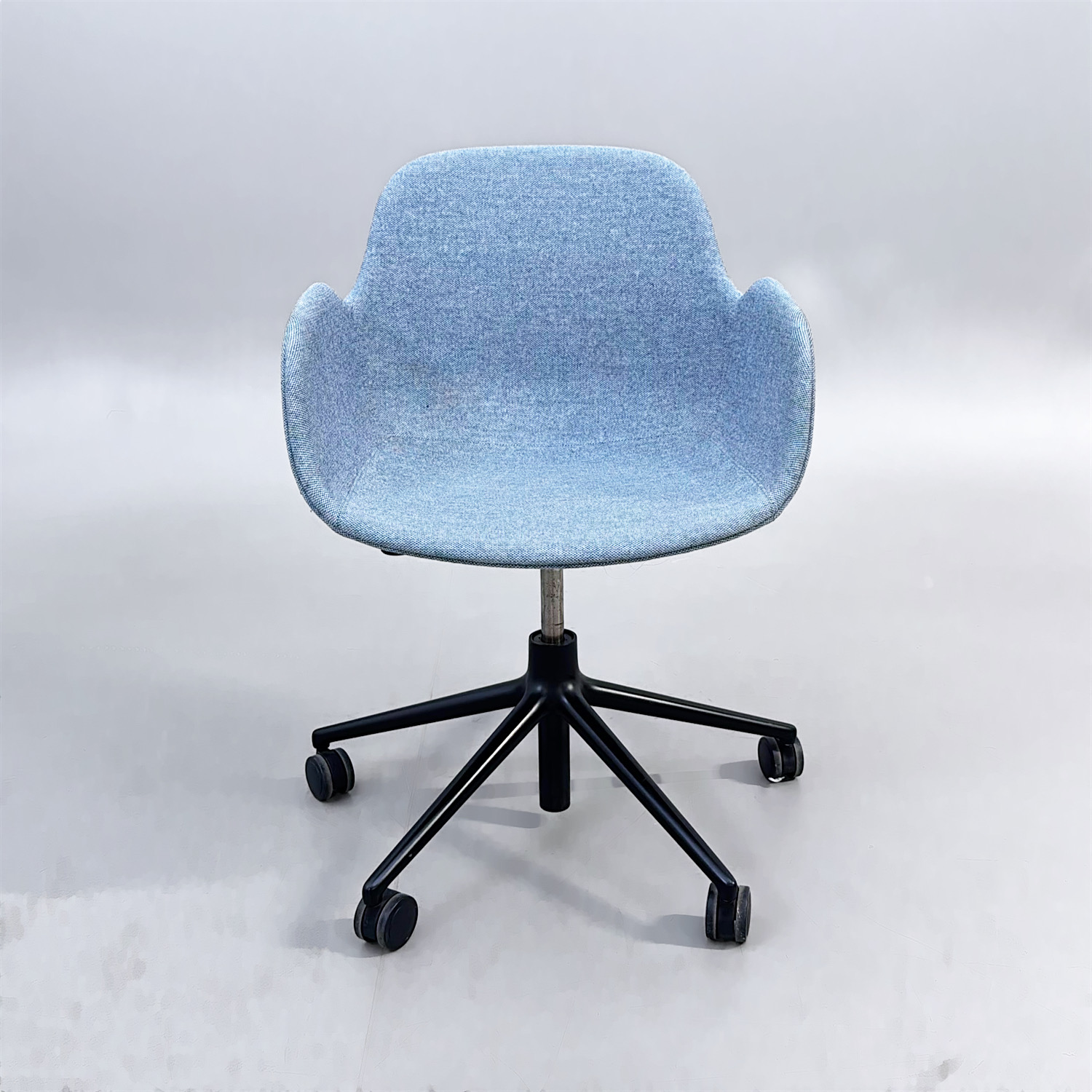 Galleribild #1 för Konferensstol Form Armchair Full upholstery