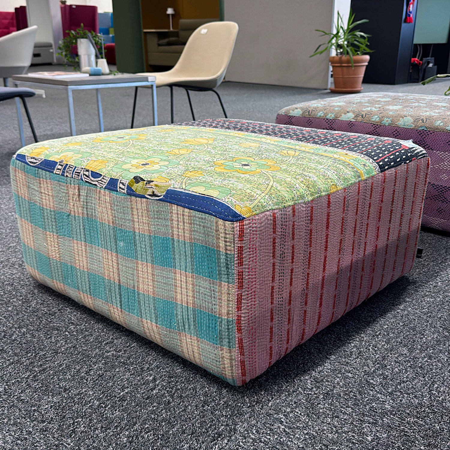 Sittpuff Antique quilt Ottoman