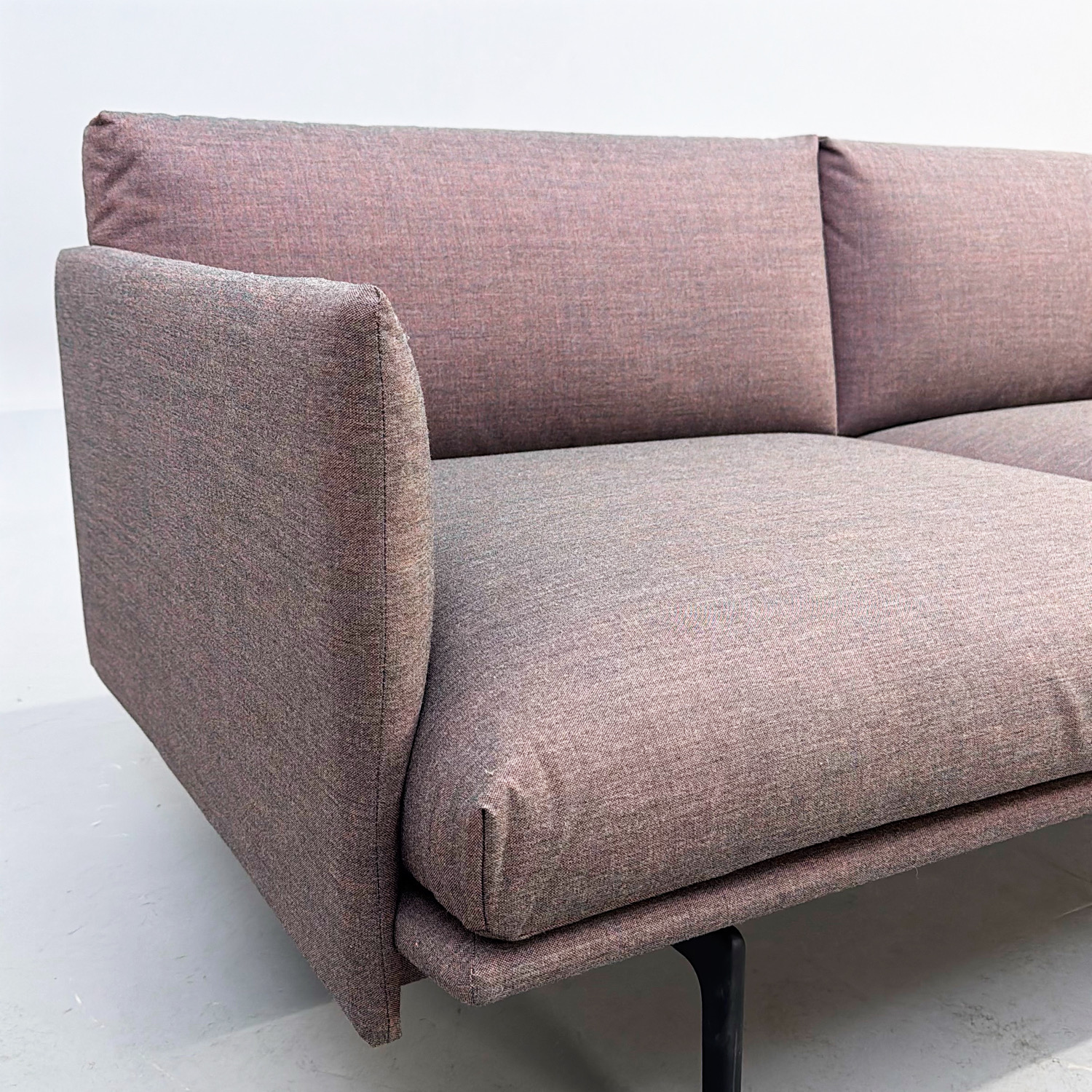 Galleribild #3 för Soffa Outline 2-sits | Brun/Svart