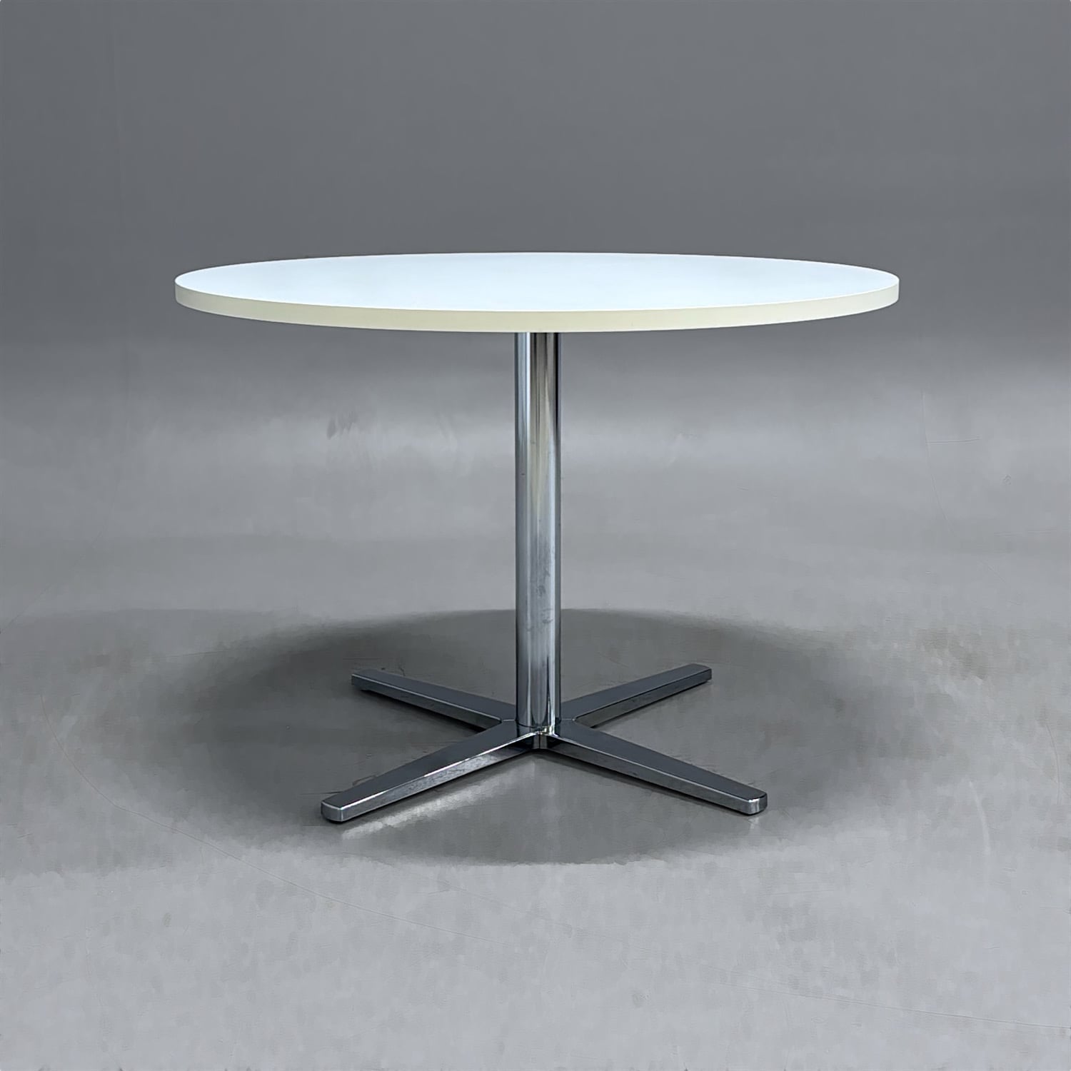 Cafébord Centrum Ø1050mm | Vit/krom