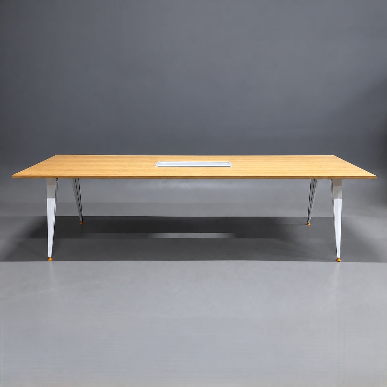 Galleribild #3 för Konferensbord Attach 2900x1200mm | klarlackad ask/vit