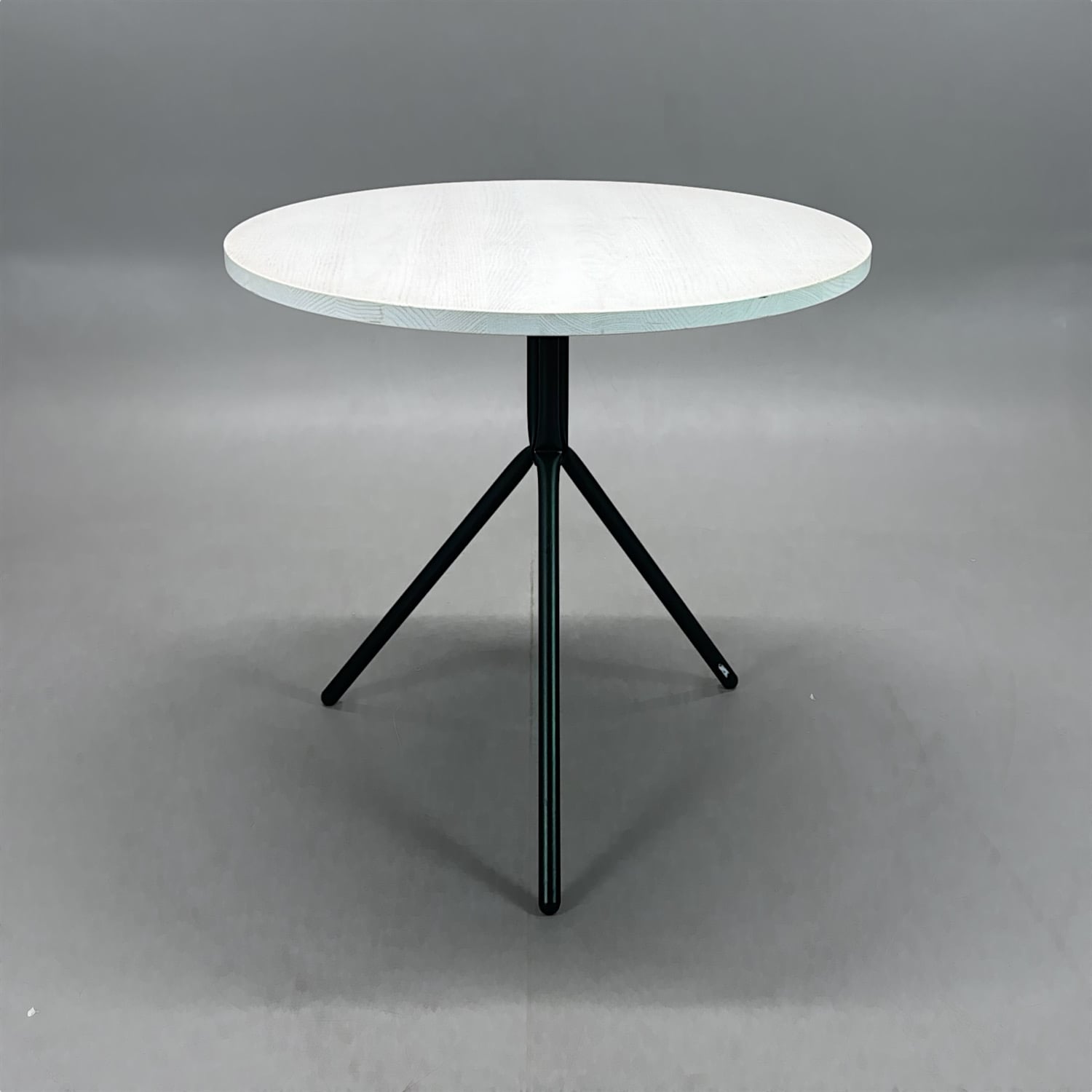 Cafébord Straw Ø750mm | Vitlaserad ask/grön