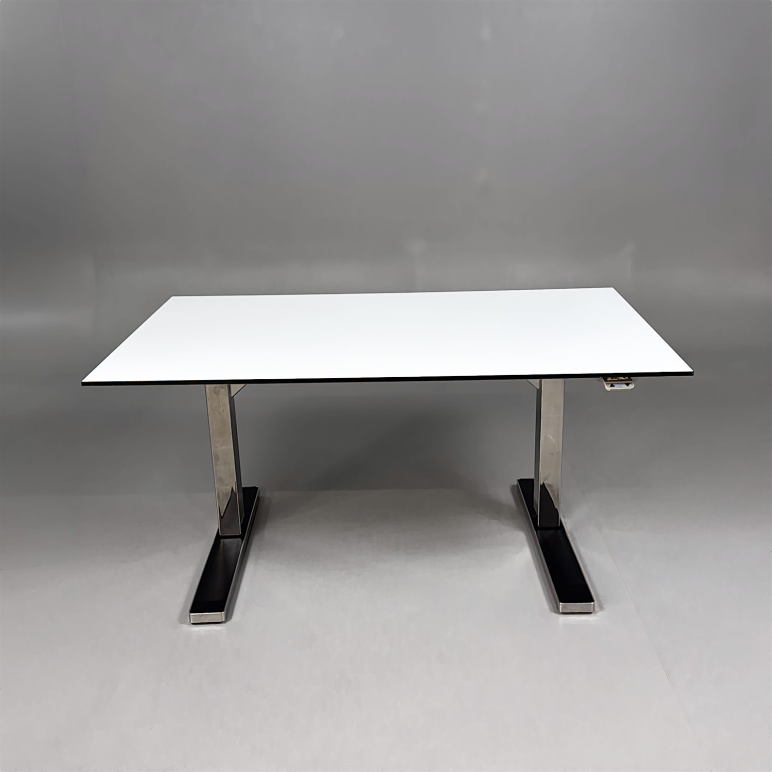 Galleribild #1 för Höj- och Sänkbart Skrivbord Henry 1300x800mm | Vit/Svart/Krom