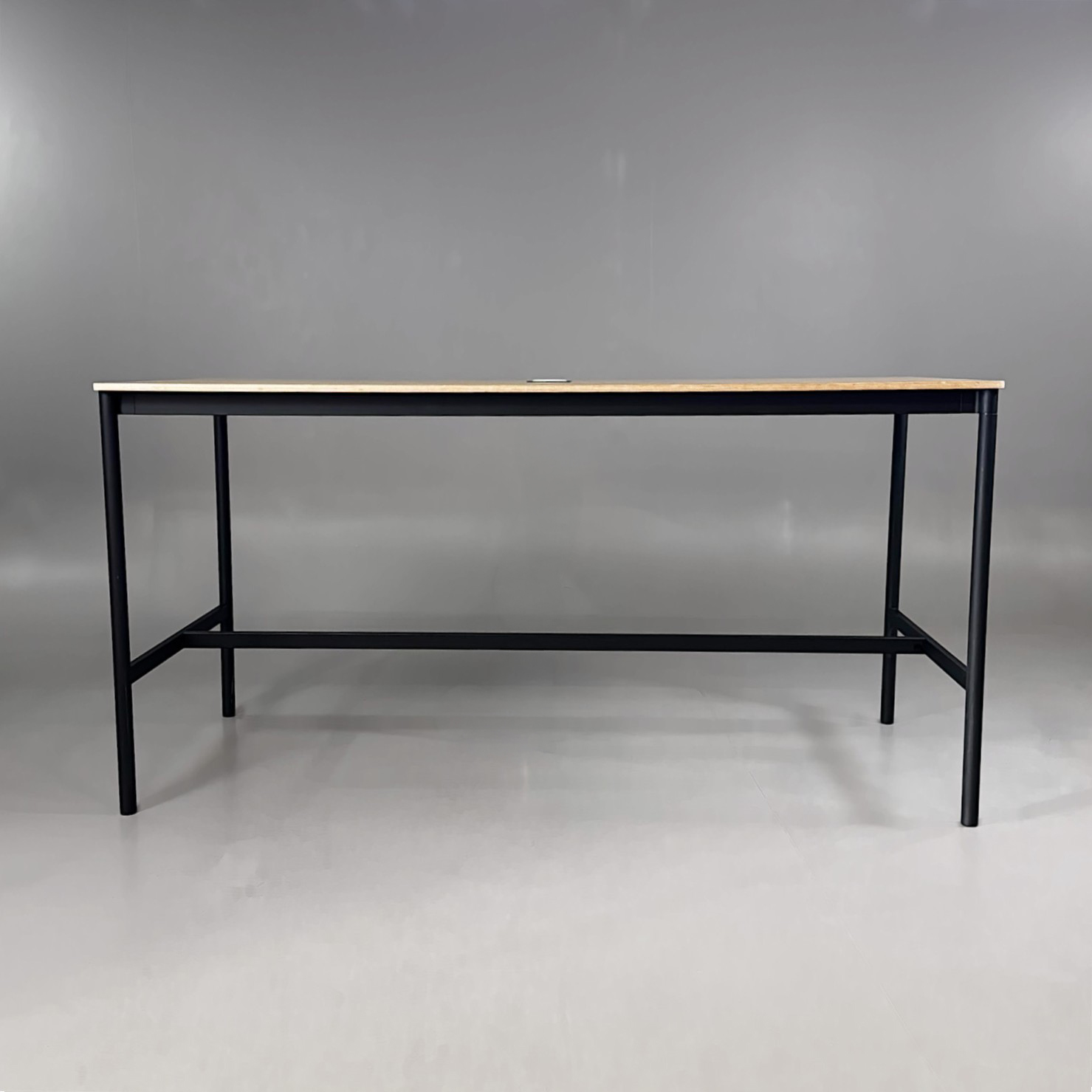 Galleribild #2 för Projektbord Base High Table 1900x850mm | Plywood/Svart – med powerdot