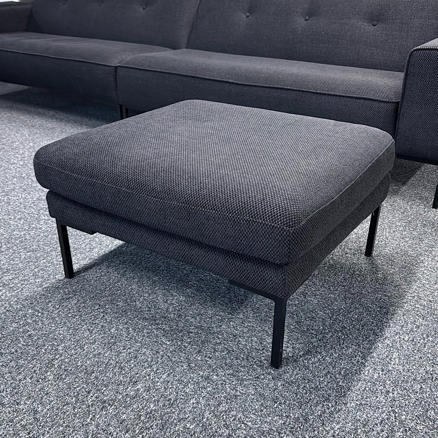 Galleribild #5 för Soffa Ville 3200mm med två sittpuffar | Svart