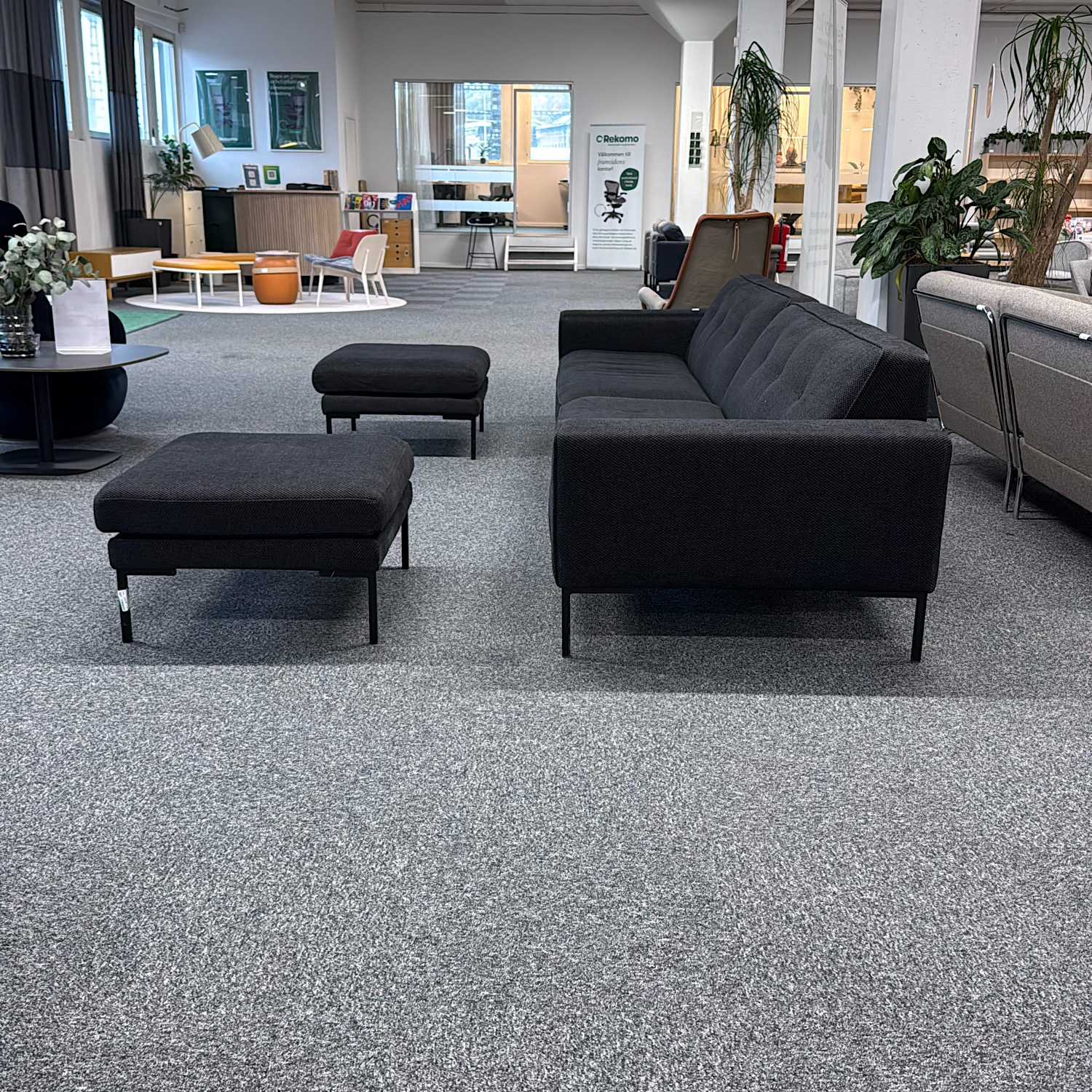 Galleribild #3 för Soffa Ville 3200mm med två sittpuffar | Svart